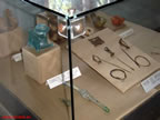 Muzeul cetatii-obiecte de bronz,sticla.jpg (62kb)